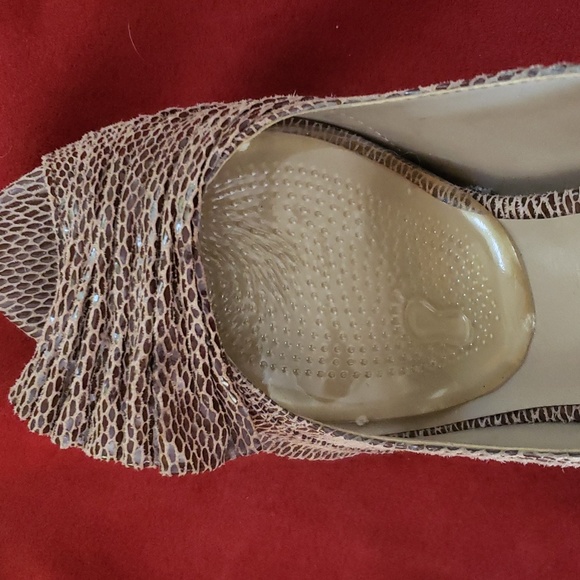 Ruffle Detail Stilettos - Picture 10 of 10